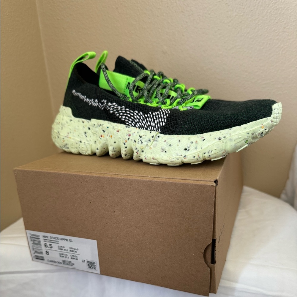 Nike Space Hippie 01